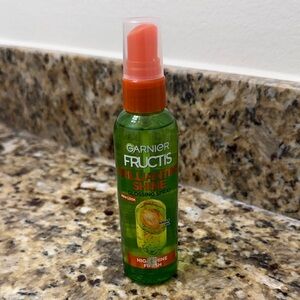 NWT Garnier Fructis Brilliantine Shine Glossing Spray Highshine finish